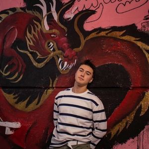 Giordano japan import white and black striped tee